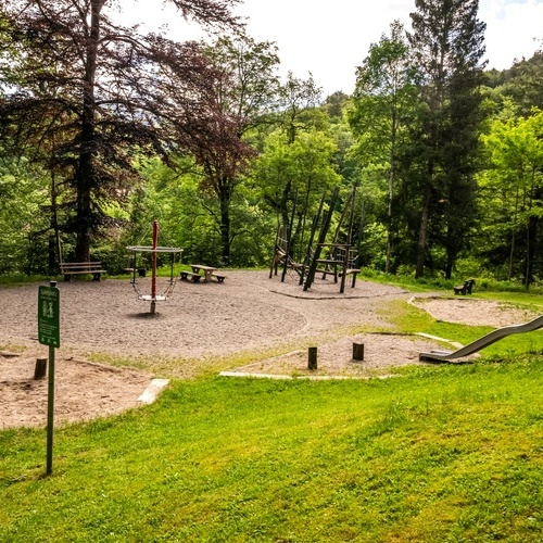 Nur wenige Gehminuten von unserer Ferienwohnung entfernt befindet sich im Buchenbrändle ein Kinderspielplatz.  - 