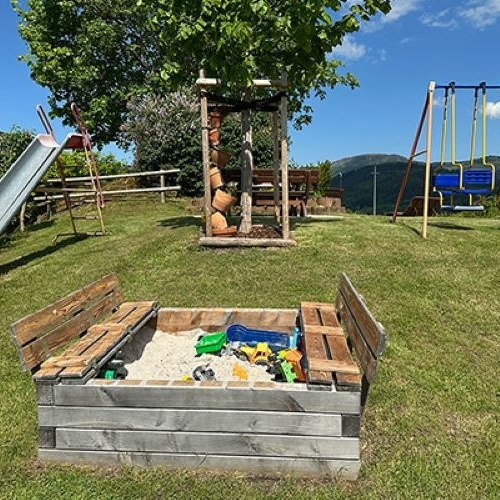 Der Spielplatz für die Kinder - Der Spielplatz für die Kinder -